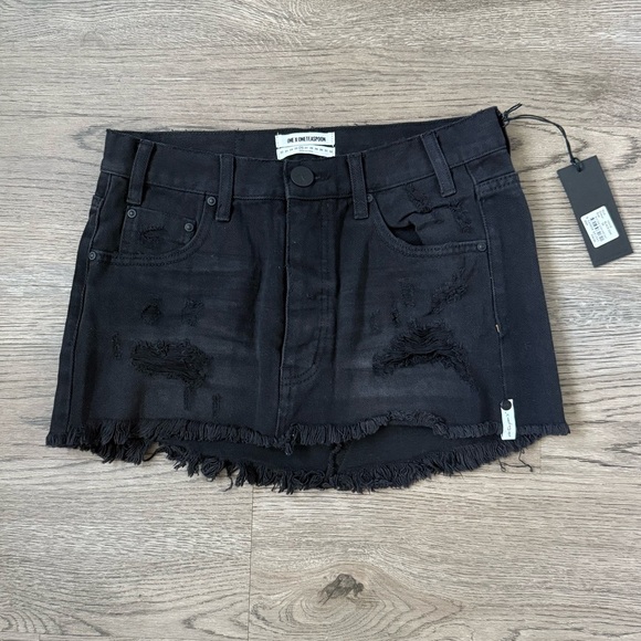 One Teaspoon Junkyard Distressed Mini Jean Skirt Black Size 26 Raw Hem‎ NWT - Picture 3 of 10